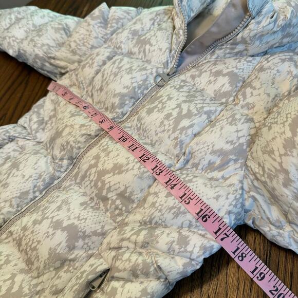 Athleta Downtown Printed Puffer Quilt Jacket Womens Sz S Python Seasalt Gorpcore - Picture 7 of 9